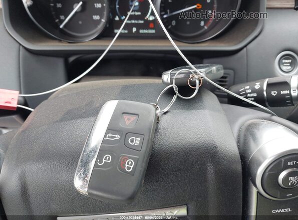 SALRRBBV8HA044943 2017 LAND ROVER DISCOVERY Белый Вид панели приборов