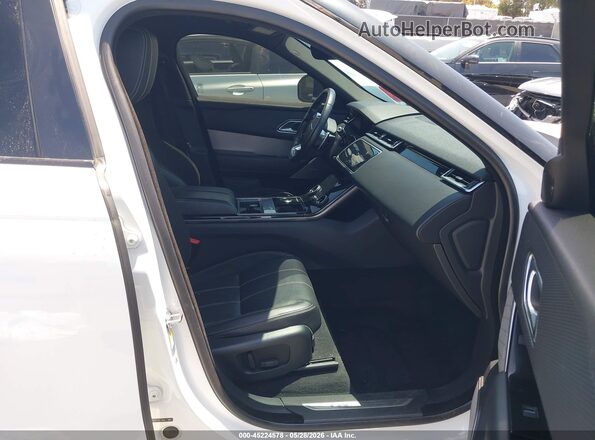 SALYL2RV7JA769720 2018 LAND ROVER RANGE ROVER VELAR White Front interior view
