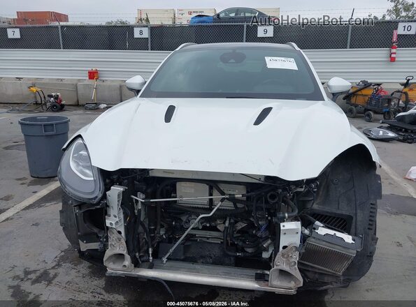 SCFVUJAW5MTV03886 2021 ASTON MARTIN DBX Белый Вид задней части салона
