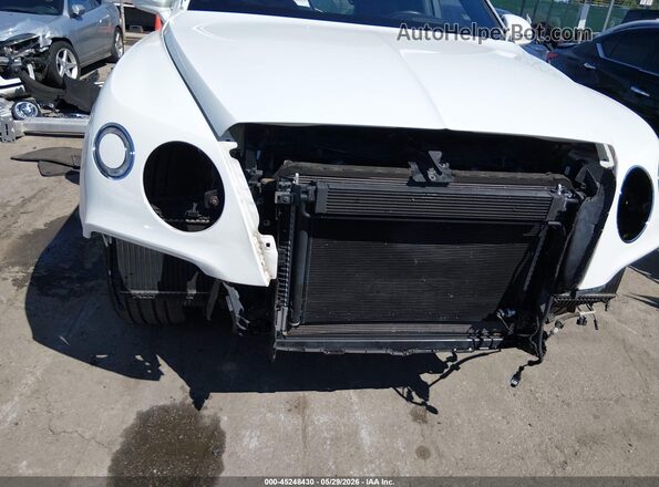 SJAAC2ZV0HC012621 2017 BENTLEY BENTAYGA Белый Вид спереди