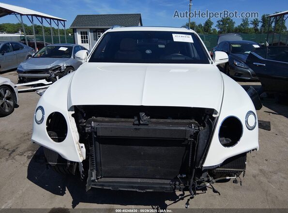 SJAAC2ZV0HC012621 2017 BENTLEY BENTAYGA Белый Вид задней части салона