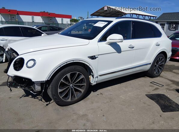 SJAAC2ZV0HC012621 2017 BENTLEY BENTAYGA Белый Передняя левая четверть