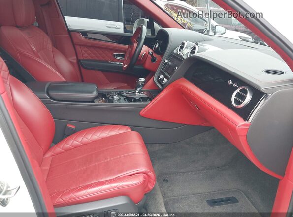 SJAAC2ZV4JC020050 2018 BENTLEY BENTAYGA White Widok wnętrza z przodu