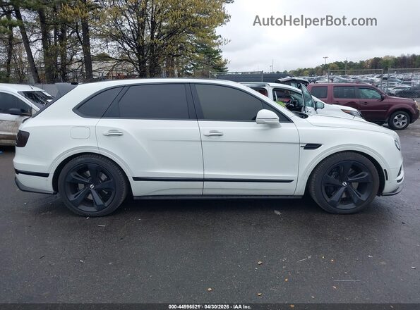 SJAAC2ZV4JC020050 2018 BENTLEY BENTAYGA White Widok wnętrza z tyłu