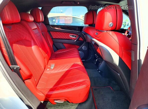 SJAAC2ZV8JC017622 2018 BENTLEY BENTAYGA White Սալոնի հետևի տեսք