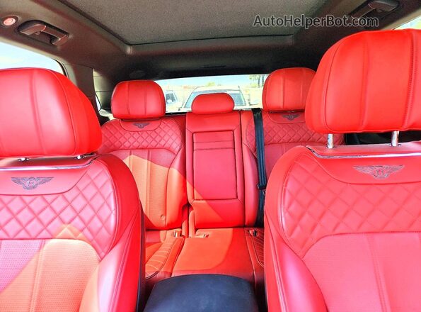 SJAAC2ZV8JC017622 2018 BENTLEY BENTAYGA White Rear seats view