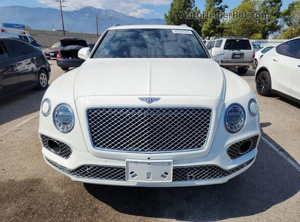SJAAC2ZV8JC017622 2018 BENTLEY BENTAYGA White Front view