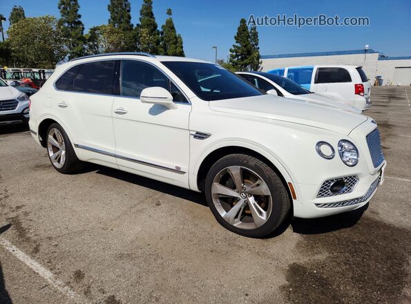 SJAAC2ZV8JC017622 2018 BENTLEY BENTAYGA White Front right