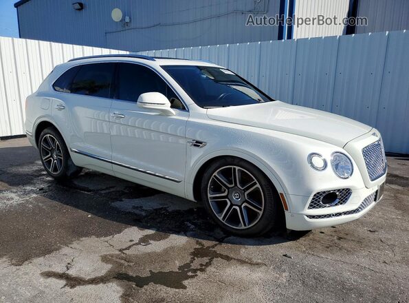 SJAAC4ZV0JC019215 2018 BENTLEY BENTAYGA White Przód prawy
