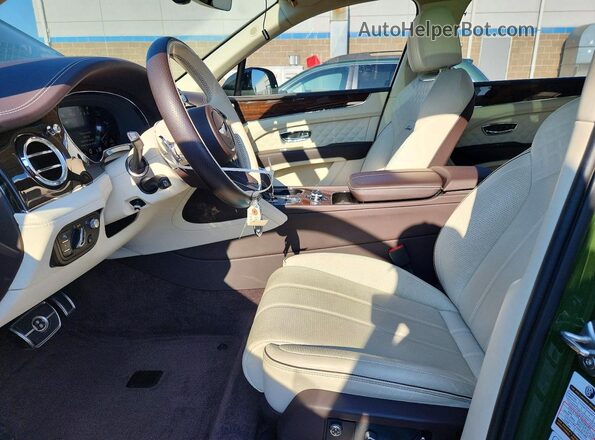 SJAAR2ZV9PC021377 2023 BENTLEY BENTAYGA Green Widok wnętrza z przodu