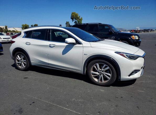 SJKCH5CP7HA026366 2017 INFINITI QX30 White Front right