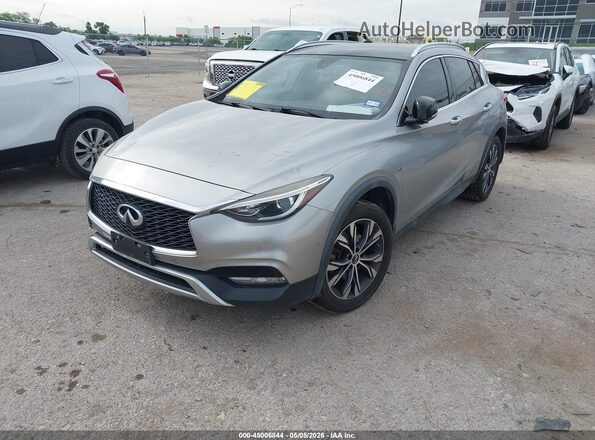 SJKCH5CR6HA027056 2017 INFINITI QX30 Silver Առջևի ձախ երեք քառորդ տեսարան