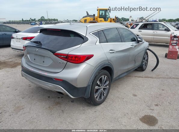 SJKCH5CR6HA027056 2017 INFINITI QX30 Silver Հետևի աջ