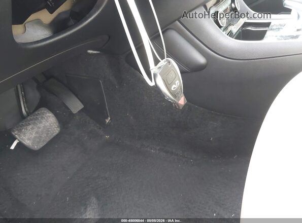 SJKCH5CR6HA027056 2017 INFINITI QX30 Silver Առջևի վահանակի տեսք