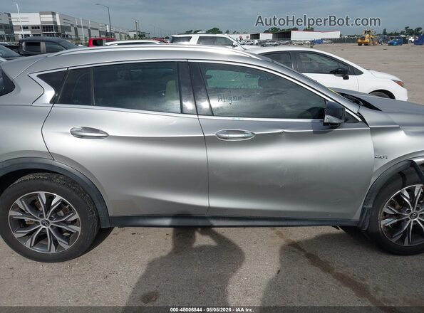 SJKCH5CR6HA027056 2017 INFINITI QX30 Silver Սալոնի հետևի տեսք
