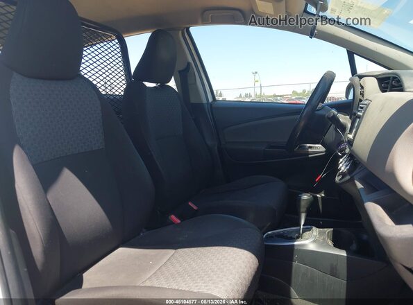 VNKKTUD36GA069623 2016 TOYOTA YARIS White Front interior view