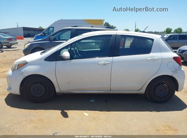 VNKKTUD36GA069623 2016 TOYOTA YARIS White 360 interior view