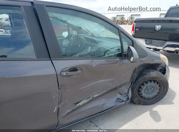 VNKKTUD39HA085932 2017 TOYOTA YARIS Gray წინა ხედი