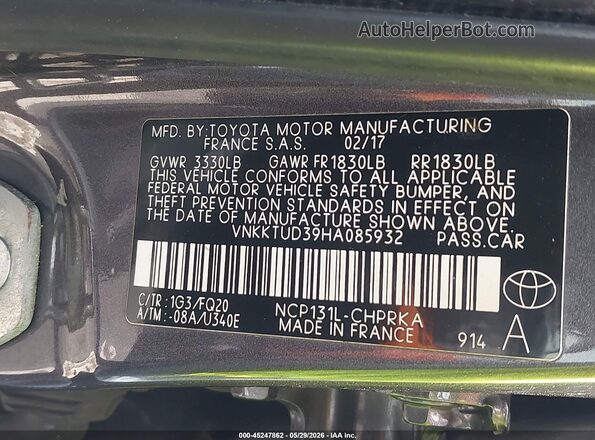 VNKKTUD39HA085932 2017 TOYOTA YARIS Gray ძრავის განყოფილების ხედი
