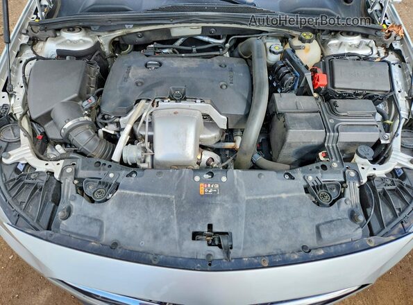 W04GU8SX9J1159360 2018 BUICK REGAL Silver უკანა სალონის ხედი