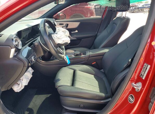 W1K3G4EB0LJ210211 2020 MERCEDES-BENZ A Red Widok wnętrza z przodu