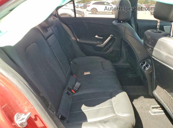 W1K3G4EB0LJ210211 2020 MERCEDES-BENZ A Red Widok tylnych siedzeń