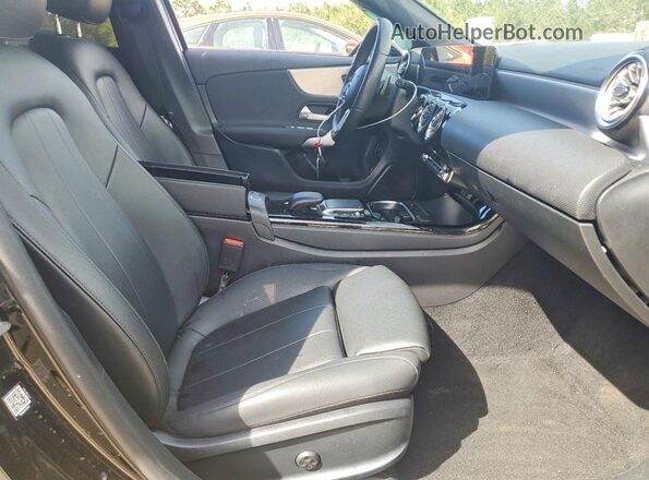 W1K3G4EB7NJ337069 2022 MERCEDES-BENZ A Black Front interior view