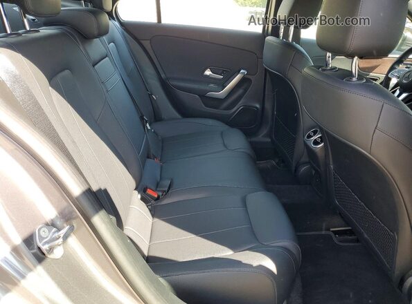 W1K3G4EB7NJ363557 2022 MERCEDES-BENZ A Gray Vista de los asientos traseros