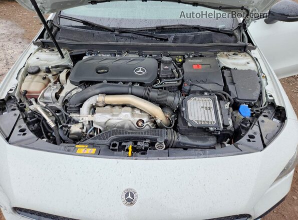 W1K5J4HB3RN450442 2024 MERCEDES-BENZ CLA-CLASS White Սալոնի հետևի տեսք