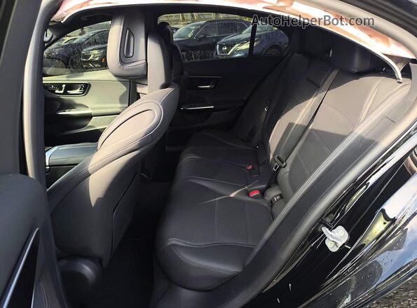 W1KAF4HB0SR241898 2025 MERCEDES-BENZ C Black Vista interior trasera