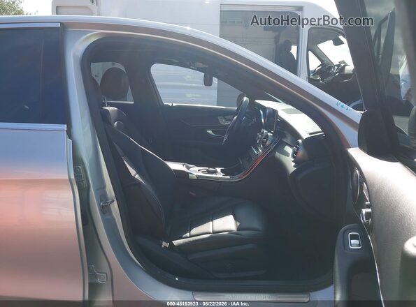 W1KWF8DB6LR575731 2020 MERCEDES-BENZ C-CLASS Серебряный Вид салона спереди