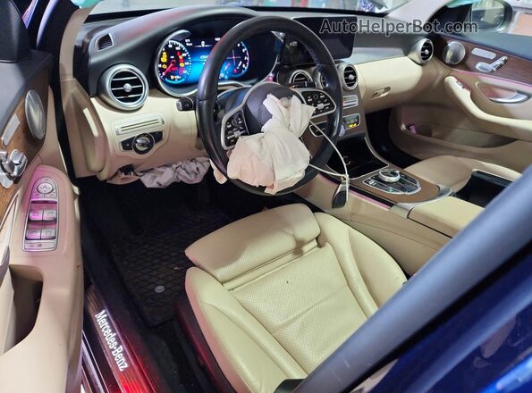W1KWF8EB8MR646492 2021 MERCEDES-BENZ C Blue Widok deski rozdzielczej