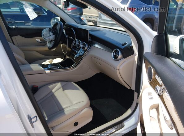 W1N0G8DBXMV272319 2021 MERCEDES-BENZ GLC 300 White Front interior view