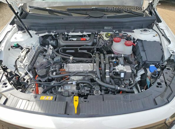 W1N9M1DB5RN106045 2024 MERCEDES-BENZ EQB White Widok wnętrza z tyłu