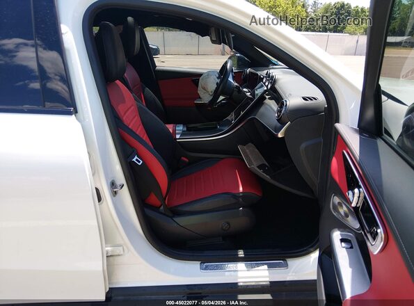 W1NKM4HB4RF193685 2024 MERCEDES-BENZ GLC 300 White Vista interior delantera