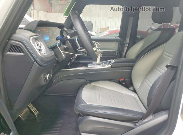 W1NWM0AB6SX030959 2025 MERCEDES-BENZ G-CLASS White Widok wnętrza z przodu