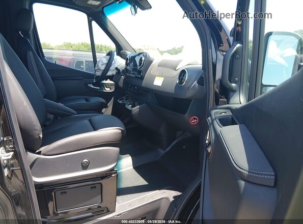 W1Z4NFHY0SP792748 2025 MERCEDES-BENZ SPRINTER Черный Вид салона спереди