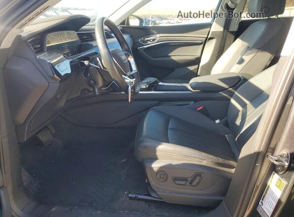 WA12AAGEXMB024405 2021 AUDI E-TRON Черный Вид салона спереди