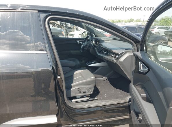 WA12UBFZ0RP043055 2024 AUDI Q4 Black Սալոնի դիմացի տեսք