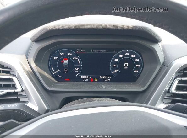 WA12UBFZ0RP043055 2024 AUDI Q4 Black 