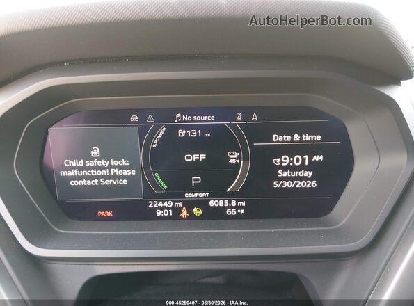 WA13UBFZ9RP049103 2024 AUDI Q4 Серый Вид задней части салона