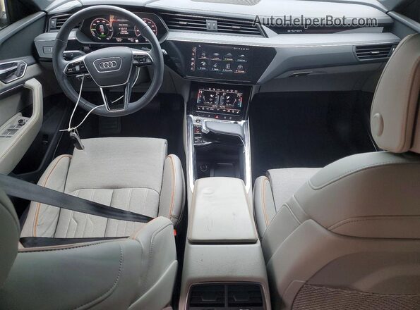 WA16AAGEXRB012389 2024 AUDI Q8 Gray Dashboard view