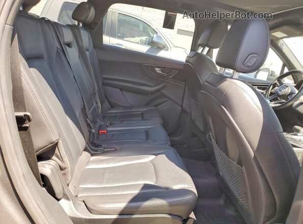 WA1AAAF74KD010032 2019 AUDI Q7 Gray Vista interior trasera