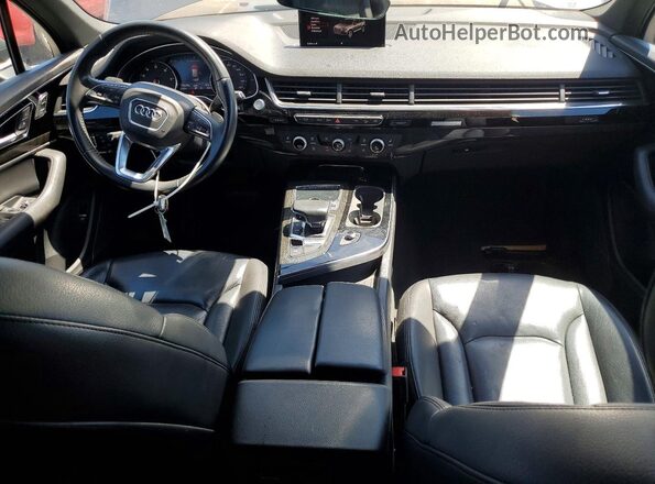 WA1AAAF74KD010032 2019 AUDI Q7 Gray Vista del salpicadero