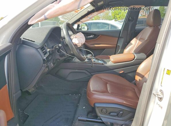 WA1AAAF75KD012324 2019 AUDI Q7 White Вид салону спереду