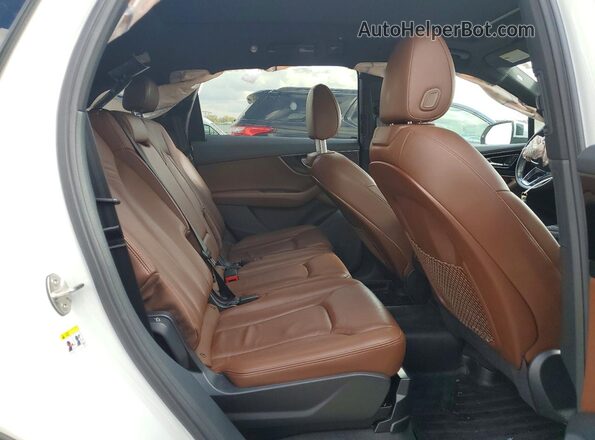 WA1AAAF75KD012324 2019 AUDI Q7 White Вид задньої частини салону