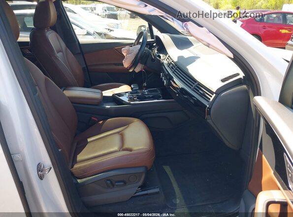 WA1AAAF76KD039046 2019 AUDI Q7 White Вид салону спереду