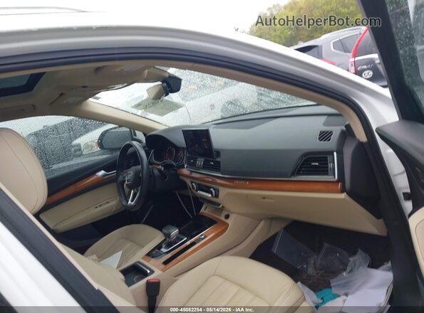 WA1AAAFY0M2021651 2021 AUDI Q5 Белый Вид салона спереди
