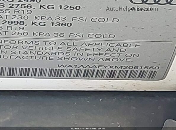 WA1AAAFYXM2061560 2021 AUDI Q5 White Vista del compartimento del motor
