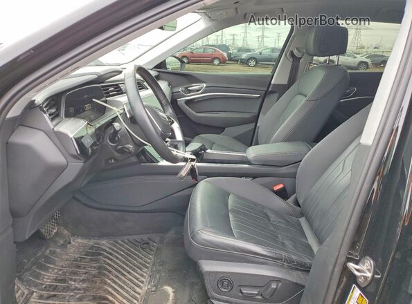 WA1AAAGE9MB008093 2021 AUDI E-TRON Черный Вид салона спереди